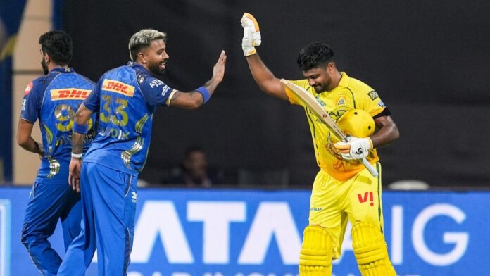 ചേട്ടൻ സെഞ്ചുറിയടിച്ചാൽ അഭിനന്ദിക്കാതെങ്ങിനെ? സഞ്ജുവിനെ ചേർത്തുപിടിച്ച് ഹാർദിക്കും ബുംറയും സൂര്യയും