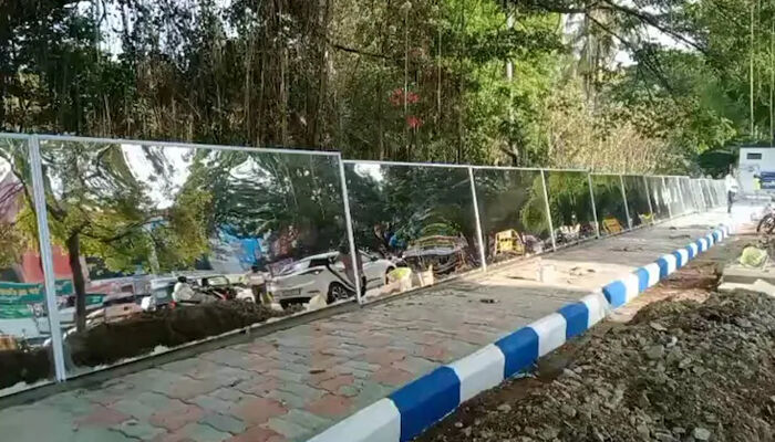 മതിലിൽ മൂത്രമൊഴിക്കാൻ പോയാൽ സ്വന്തം 'മുഖം' കാണാം; നഗരസഭയുടെ 'ഹൈടെക്' പണി; 80 മീറ്റർ മതിലിൽ കൂറ്റൻ കണ്ണാടികൾ; രാത്രിയിലും ലൈറ്റിട്ട് പിടികൂടും; പൊതുസ്ഥലത്തെ മൂത്രമൊഴിക്കൽ തടയാൻ 'മിറർ' തന്ത്രം