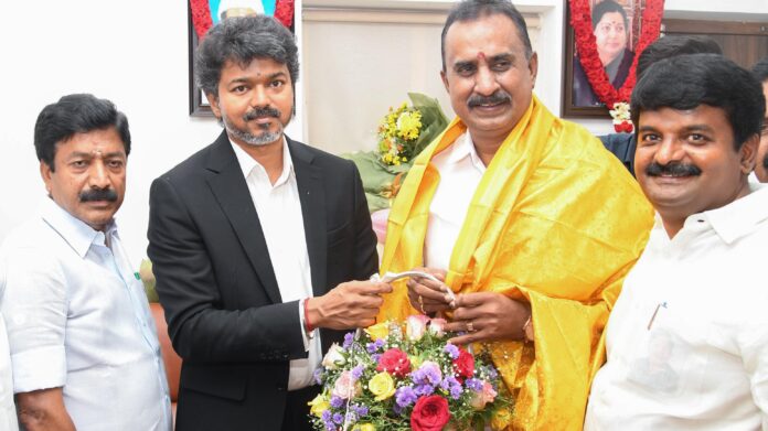 വിജയ് ഇന്നു വിശ്വാസവോട്ടു തേടും; പിന്തുണയുമായി അണ്ണാ ഡി.എം.കെ. വിമതർ വിജയ് ഇന്നു വിശ്വാസവോട്ടു തേടും; പിന്തുണയുമായി അണ്ണാ ഡി.എം.കെ. വിമതർ