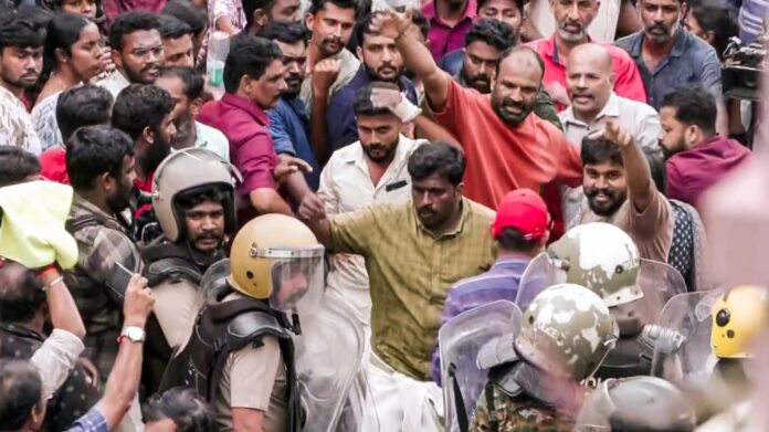 പാർട്ടി ഓഫീസ് വളഞ്ഞ് പോലീസ്, വെല്ലുവിളിച്ച് നേതാക്കൾ; ഇഡിയുടെ വാഹനം തകർത്ത കേസിൽ നാലുപേർ അറസ്റ്റിൽ
