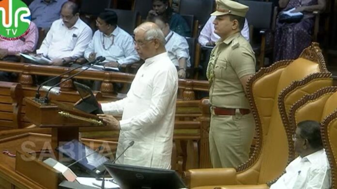 വന്ദേമാതരത്തിൻ്റെ 6 വരികൾ മാത്രം, ലോക്ഭവൻ്റെ നിർദേശം പാലിക്കാതെ സഭാസമ്മേളനത്തിന് തുടക്കം