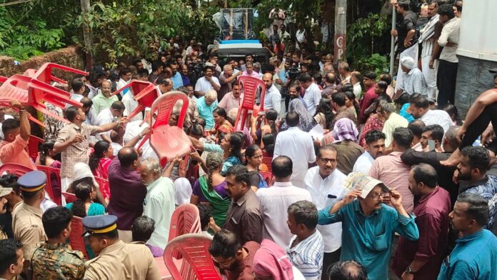 കണ്ണൂരിലും കോഴിക്കോടും റെയ്ഡ് അവസാനിച്ചു; ഇഡി ഉദ്യോഗസ്ഥരെ തടഞ്ഞും കൂവി വിളിച്ചും CPM പ്രവർത്തകർ