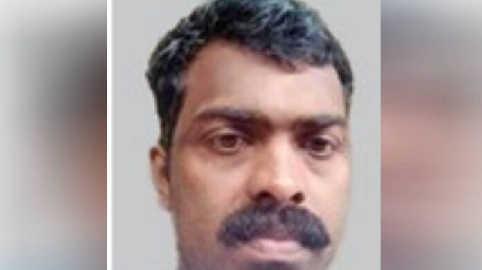 മഴ നനയാതിരിക്കാൻ ടിപ്പറിന്റെ അടിയിൽനിന്ന യുവാവ് ഡംപ്‌ ബോക്സ് താഴേക്ക് പതിച്ചുണ്ടായ അപകടത്തിൽ മരിച്ചു