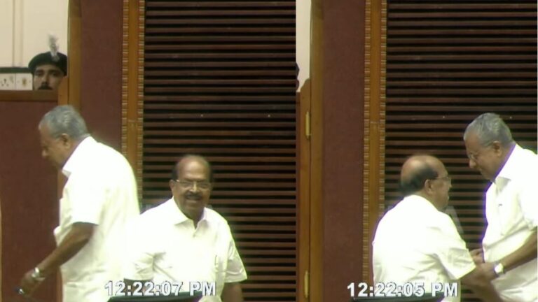 നിറപുഞ്ചിരിയോടെ തോളിലൊരു തട്ട്; സത്യപ്രതിജ്ഞയ്ക്കു ശേഷം ജി. സുധാകരനെ അഭിവാദ്യം ചെയ്ത് പിണറായി