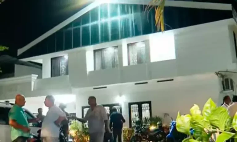 ക്ലിഫ് ഹൗസ് ഒഴിഞ്ഞു; പിണറായി വിജയൻ ഇനി വാടക വീട്ടിൽ: പ്രതിപക്ഷ നേതൃസ്ഥാനം സംബന്ധിച്ച് ചർച്ചകൾ സജീവം