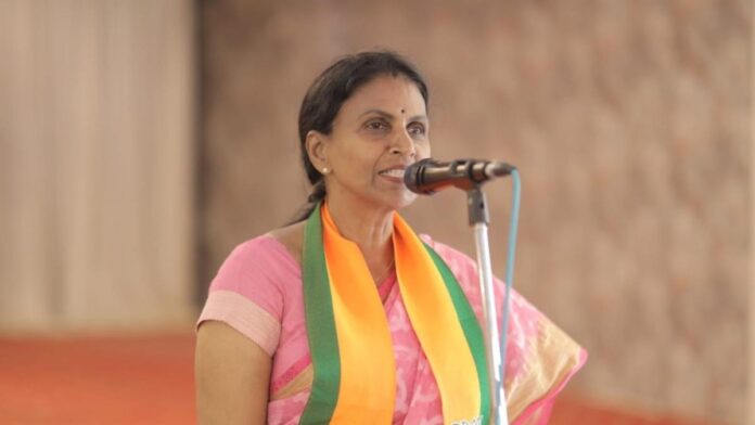 ‘ക്ലാസിൽ പോകാതിരുന്നാൽ അത് എല്ലാവരും അറിയില്ലേ, അത് നാണക്കേടല്ലേ?’; ആർത്തവ അവധിക്കെതിരേ ആർ. ശ്രീലേഖ