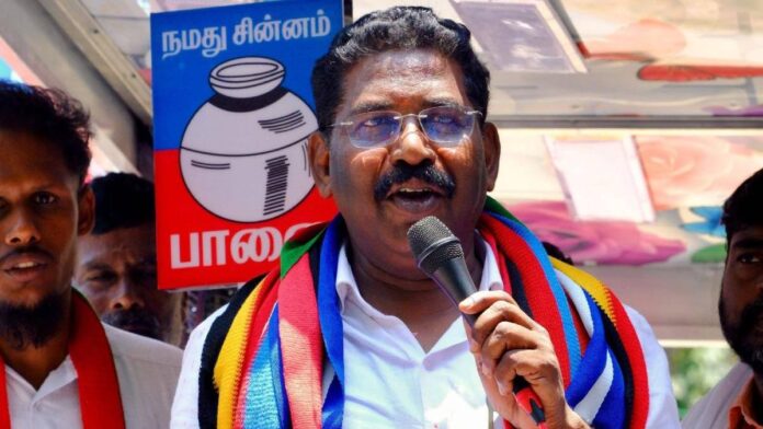 പിന്തുണ തേടിയത് വാട്‌സ്ആപ്പ് വഴി, വിജയ്ക്ക് അഹങ്കാരമെന്ന് വിസികെ; അനിശ്ചിതത്വം തുടരുന്നു