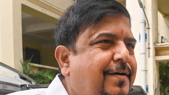 ബംഗാൾ മുൻമന്ത്രിയെ ED അറസ്റ്റ് ചെയ്തു; നടപടി മുൻസിപ്പാലിറ്റി റിക്രൂട്ട്മെന്റ് തട്ടിപ്പുകേസിൽ ബംഗാൾ മുൻമന്ത്രിയെ ED അറസ്റ്റ് ചെയ്തു; നടപടി മുൻസിപ്പാലിറ്റി റിക്രൂട്ട്മെന്റ് തട്ടിപ്പുകേസിൽ