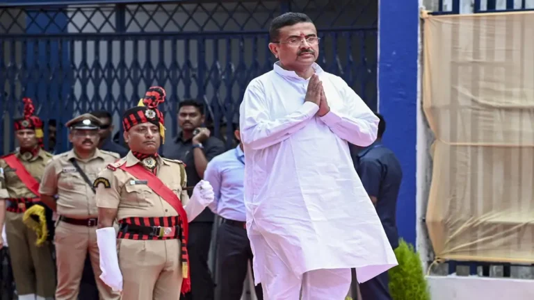 സ്കൂളുകളിൽ ‘വന്ദേമാതരം’ നിര്‍ബന്ധം;ഉത്തരവിറക്കി സുവേന്ദു അധികാരി സർക്കാർ