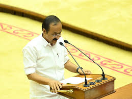എ.കെ.എം. അഷ്‌റഫ് കന്നഡയില്‍;  ദേവികുളം എംഎല്‍എ എഫ് രാജ തമിഴില്‍; മാണി സി കാപ്പനും മാത്യു കുഴല്‍നാടനും രമേശ് ചെന്നിത്തലയും ഇംഗ്ലീഷില്‍;  പിണറായിക്ക് കൈകൊടുത്ത് ടി.കെ. ഗോവിന്ദന്‍; അഭിവാദ്യം അര്‍പ്പിച്ച് വി കുഞ്ഞികൃഷ്ണന്‍; നെഞ്ചില്‍ കൈവച്ച് സഗൗരവം വിടി ബല്‍റാമിന്റെ സത്യപ്രതിജ്ഞ; സഭയില്‍ നടന്നത്‌