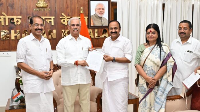 തിങ്കളാഴ്ച മുഖ്യമന്ത്രിയും 20 മന്ത്രിമാരും സത്യപ്രതിജ്ഞ ചെയ്യും; എംഎൽഎമാരുടെ സത്യപ്രതിജ്ഞ വ്യാഴാഴ്ച