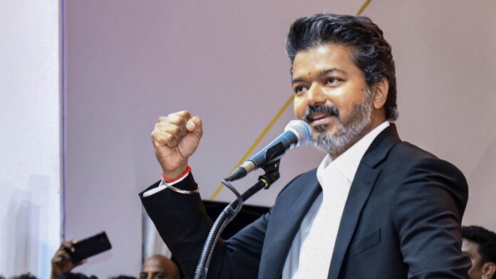 ‘ഈ രീതി ഇനി തുടരില്ല’; സത്യപ്രതിജ്ഞാ ചടങ്ങിൽ വന്ദേമാതരം ആദ്യം ആലപിച്ചതിൽ വിശദീകരണവുമായി ടിവികെ
