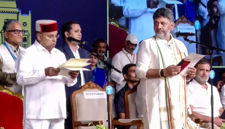 കര്‍ണാടകയില്‍ ഇനി ഡി കെ ശിവകുമാര്‍ യുഗം! മുഖ്യമന്ത്രിയായി സത്യപ്രതിജ്ഞ ചെയ്ത് അധികാരമേറ്റു; ജി പരമേശ്വര ഉപമുഖ്യമന്ത്രി