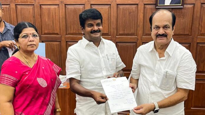 അണ്ണാ ഡിഎംകെയിൽ വീണ്ടും രാജി; സി. വിജയഭാസ്‌കറും പുറത്തേക്ക്, പാർട്ടി കടുത്ത പ്രതിസന്ധിയിൽ