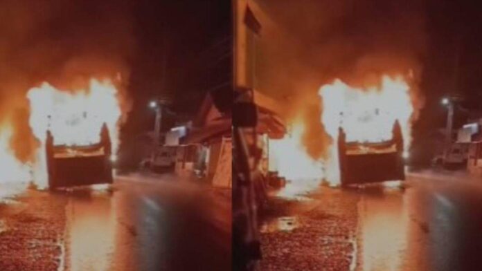 മട്ടന്നൂരിൽ ഉംറ തീർഥാടകരുമായി വിമാനത്താവളത്തിലേക്ക് പോയ ബസ്സിന് തീപ്പിടിച്ചു