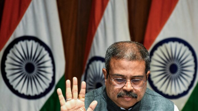 ‘സ്ഥാനത്ത് തുടരാൻ അർഹനല്ല, മന്ത്രിയെ പുറത്താക്കണം’; CBSE വിഷയത്തിൽ ആക്രമണം കടുപ്പിച്ച് പ്രതിപക്ഷം