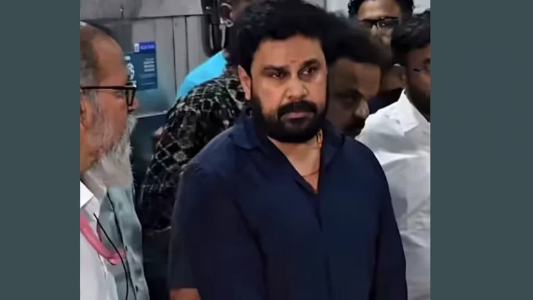 വേർപാടിന്റെ നോവായി ‘മീശമാധവനും പ്യാരിയും’; സലിം കുമാറിന്റെ ഭൗതികശരീരത്തിന് മുന്നിൽ പൊട്ടിക്കരഞ്ഞ് നടൻ ദിലീപ്