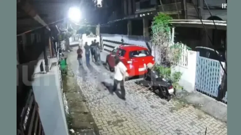 കലൂരിൽ പെൺകുട്ടികൾക്ക് നേരെ ക്രൂരമായ ആക്രമണം; കമന്റ് അടിച്ചത് ചോദ്യം ചെയ്തതിന് റോഡിലിട്ട് ചവിട്ടി, തല നിലത്തിടിച്ചു, എട്ടുപേർക്കെതിരെ കേസ്; അക്രമികളിൽ സ്ത്രീകളും