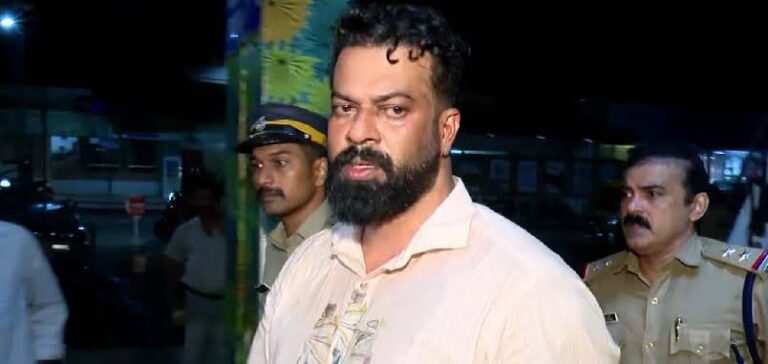 ബിജെപി കൗണ്‍സിലര്‍ ആര്‍ സുഗതനെതിരെ പോലീസിനെ ആക്രമിച്ചതിന് കേസെടുത്തു; വീട്ടിലെത്തിയ പോലീസുകാര്‍  താലിമാല വലിച്ച് പൊട്ടിച്ചുകൊണ്ടുപോയി; മുഖത്തടിച്ചു, മുതുകില്‍ ചവിട്ടി  എന്നും ആരോപിച്ചു സുഗതന്റെ ഭാര്യ