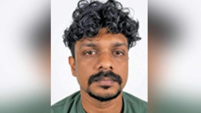 യുവതിയെ കഴുത്തുഞെരിച്ച് മരിച്ചെന്ന് കരുതി കുറ്റിക്കാട്ടിൽ തള്ളി; പ്രതി പണവും സ്വർണവും കൈപ്പറ്റി