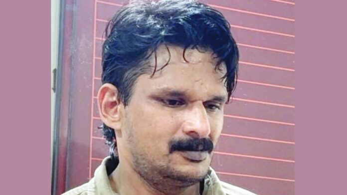 തീവണ്ടിയാത്രയ്ക്കിടെ യുവതിക്കുനേരേ ലൈംഗികാതിക്രമം,പ്രതികരിച്ചതോടെ ഇറങ്ങിയോടി, വ്യാപാരി പിടിയിൽ തീവണ്ടിയാത്രയ്ക്കിടെ യുവതിക്കുനേരേ ലൈംഗികാതിക്രമം,പ്രതികരിച്ചതോടെ ഇറങ്ങിയോടി, വ്യാപാരി പിടിയിൽ
