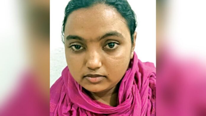 മാട്രിമോണിയൽ സൈറ്റുകളിലൂടെ വലവിരിക്കും, ബിസിനസ് പങ്കാളിത്ത വാഗ്ദാനം നൽകി പണം തട്ടും; യുവതി പിടിയിൽ മാട്രിമോണിയൽ സൈറ്റുകളിലൂടെ വലവിരിക്കും, ബിസിനസ് പങ്കാളിത്ത വാഗ്ദാനം നൽകി പണം തട്ടും; യുവതി പിടിയിൽ
