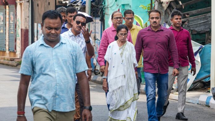 വ്യാപക കൊഴിഞ്ഞുപോക്കിനിടെ നടപടിയുമായി മമത; രണ്ട് എംഎൽഎമാരെ പാർട്ടിയിൽനിന്ന് പുറത്താക്കി വ്യാപക കൊഴിഞ്ഞുപോക്കിനിടെ നടപടിയുമായി മമത; രണ്ട് എംഎൽഎമാരെ പാർട്ടിയിൽനിന്ന് പുറത്താക്കി
