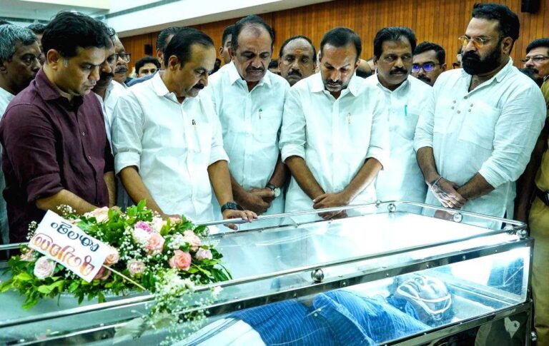 നഷ്ടപ്പെട്ടത് എന്റെ കൂടപ്പിറപ്പിനെ, പറവൂരിന്റെ പച്ചയായ മനുഷ്യ രൂപം;സലിം കുമാറിനെ അനുസ്മരിച്ച്‌ മുഖ്യമന്ത്രി വി ഡി സതീശന്‍