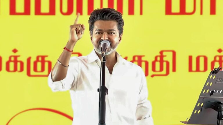 താൻ മുഖ്യമന്ത്രിയല്ല, മുഖ്യ സേവകൻ, എതിരാളി ഡിഎംകെയെന്ന് വിജയ്; വരുന്നു സിംഗപ്പെൺ കാവൽപ്പട