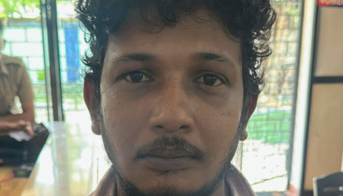 അനീഷ് കാരണം ഫെഡറൽ ബാങ്കിനുണ്ടായത് 46,672 രൂപയുടെ നഷ്ടം; ഒരു പേടിയുമില്ലാതെ ശാഖയിലെത്തി ഇയാൾ കാണിച്ചത് വലിയൊരു കള്ളത്തരം; പ്രതിയെ പൊക്കി പോലീസ് അനീഷ് കാരണം ഫെഡറൽ ബാങ്കിനുണ്ടായത് 46,672 രൂപയുടെ നഷ്ടം; ഒരു പേടിയുമില്ലാതെ ശാഖയിലെത്തി ഇയാൾ കാണിച്ചത് വലിയൊരു കള്ളത്തരം; പ്രതിയെ പൊക്കി പോലീസ്