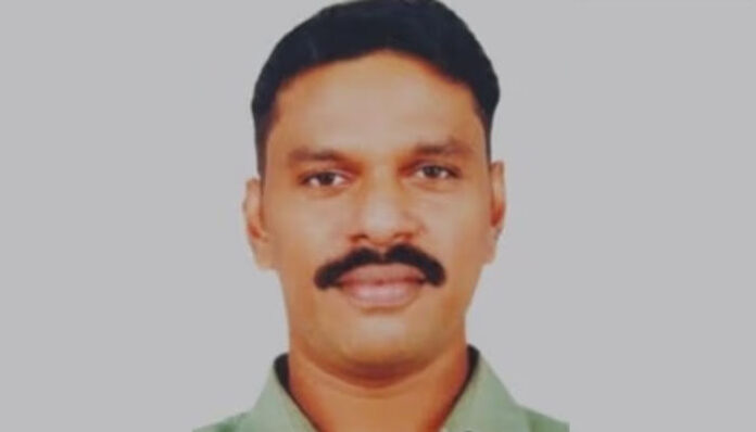 ഡ്യൂട്ടിക്കിടെ സ്കൂട്ടറിൽ കാർ ഇടിച്ചുകയറി; റിയാദിൽ വാഹനാപകടത്തിൽ പരിക്കേറ്റ് ചികിത്സയിലായിരുന്ന മലയാളി യുവാവ് മരണപ്പെട്ടു; വേദനയോടെ കുടുംബം ഡ്യൂട്ടിക്കിടെ സ്കൂട്ടറിൽ കാർ ഇടിച്ചുകയറി; റിയാദിൽ വാഹനാപകടത്തിൽ പരിക്കേറ്റ് ചികിത്സയിലായിരുന്ന മലയാളി യുവാവ് മരണപ്പെട്ടു; വേദനയോടെ കുടുംബം
