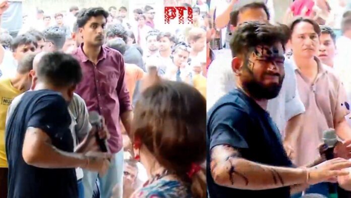 അഭിജിത് ദിപ്കെയ്ക്ക് നേരെ മഷിയെറിഞ്ഞ് യുവതി; ‘നീല എന്റെ നിറം, ജയ് ഭീം’ എന്ന് എക്സിൽ കുറിച്ച് ദിപ്കെ അഭിജിത് ദിപ്കെയ്ക്ക് നേരെ മഷിയെറിഞ്ഞ് യുവതി; ‘നീല എന്റെ നിറം, ജയ് ഭീം’ എന്ന് എക്സിൽ കുറിച്ച് ദിപ്കെ