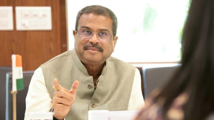 വിദ്യാർത്ഥികളാണ് രാജ്യത്തിന്റെ ശക്തി; ദേശീയതാത്പര്യം പരിഗണിച്ച് രാജി വെച്ചതായി ധർമേന്ദ്ര പ്രധാൻ