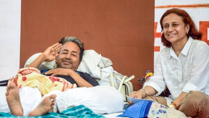 സോനം വാങ്ചുക്കിന്റെ വലംകൈ, വിദ്യാഭ്യാസ വിദഗ്ധ; ആരാണ് ഗീതാഞ്ജലി ആങ്മോ? സോനം വാങ്ചുക്കിന്റെ വലംകൈ, വിദ്യാഭ്യാസ വിദഗ്ധ; ആരാണ് ഗീതാഞ്ജലി ആങ്മോ?