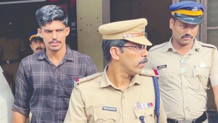 കാഫിർ സ്ക്രീൻഷോട്ട് കേസ്; പ്രതി ജിതിൻ ഭാസ്കറിന് ജാമ്യം കാഫിർ സ്ക്രീൻഷോട്ട് കേസ്; പ്രതി ജിതിൻ ഭാസ്കറിന് ജാമ്യം