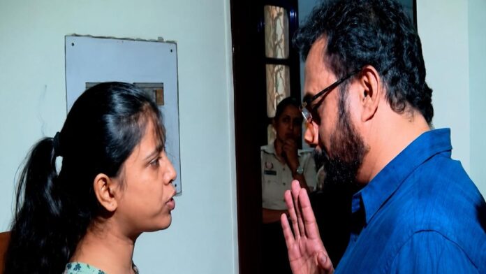 ‘എന്ത് ധൈര്യത്തിലാണ് നിങ്ങൾ ഇങ്ങോട്ടുവന്നത്? യൂണിഫോം എവിടെ’;ഡൽഹി പോലീസിനെ വിറപ്പിച്ച് ജോൺ ബ്രിട്ടാസ്