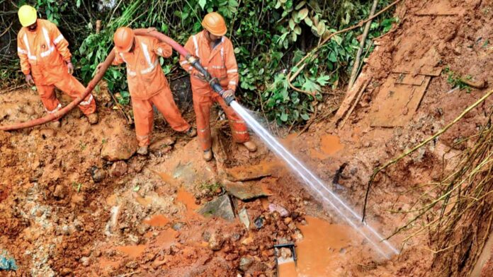 മേപ്പാടി ദുരന്തം: മീനാക്ഷിപ്പുഴയിൽ നിന്ന് ഒരു മൃതദേഹം കൂടി കണ്ടെത്തി; മരണം ഏഴായി മേപ്പാടി ദുരന്തം: മീനാക്ഷിപ്പുഴയിൽ നിന്ന് ഒരു മൃതദേഹം കൂടി കണ്ടെത്തി; മരണം ഏഴായി